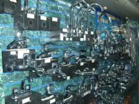 大昌五金交電連鎖-廣東番禺市橋捷進(jìn)中路來福園16號(hào)-五金工具、電工器材、照明燈具、裝飾五金、水曖器材、包裝材料、油化工、消防勞保-產(chǎn)品展廳